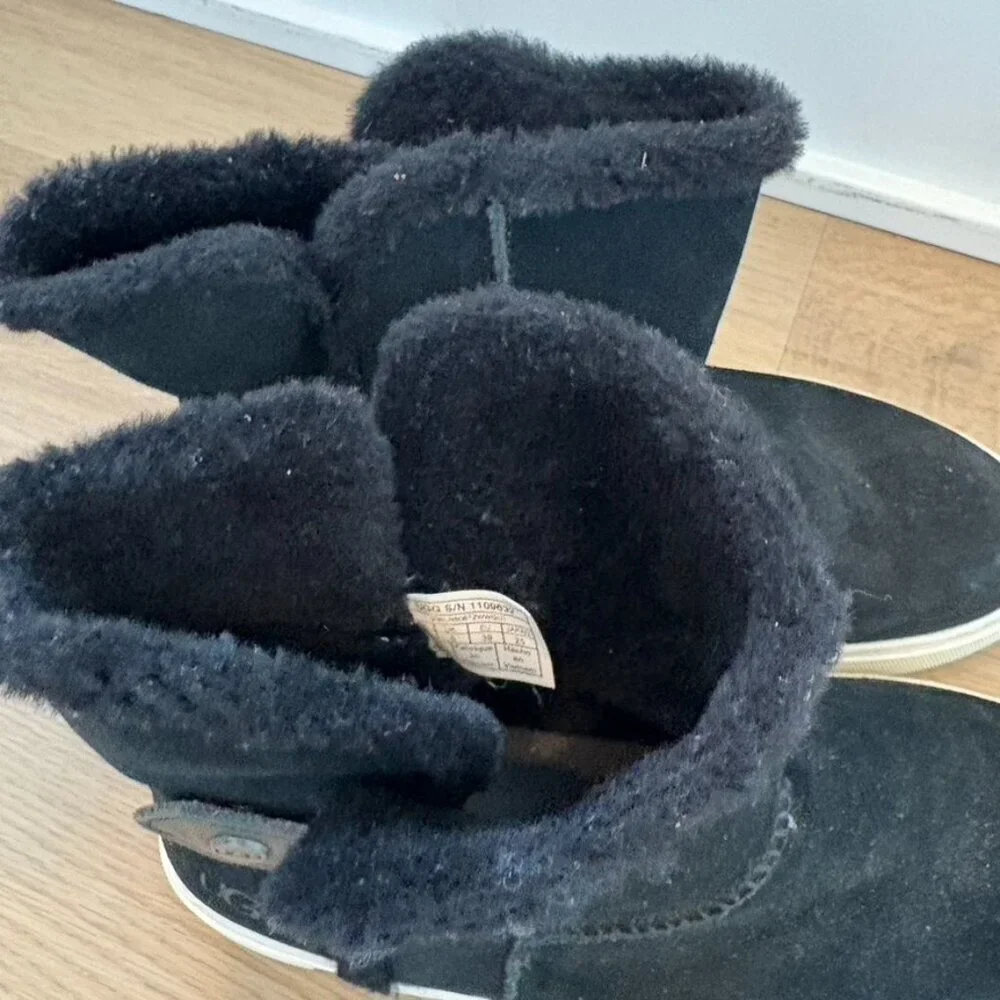 ** Ugg Womens Priya Plush Sneaker 1109632 Black Wool Round Toe Winter Boots 8